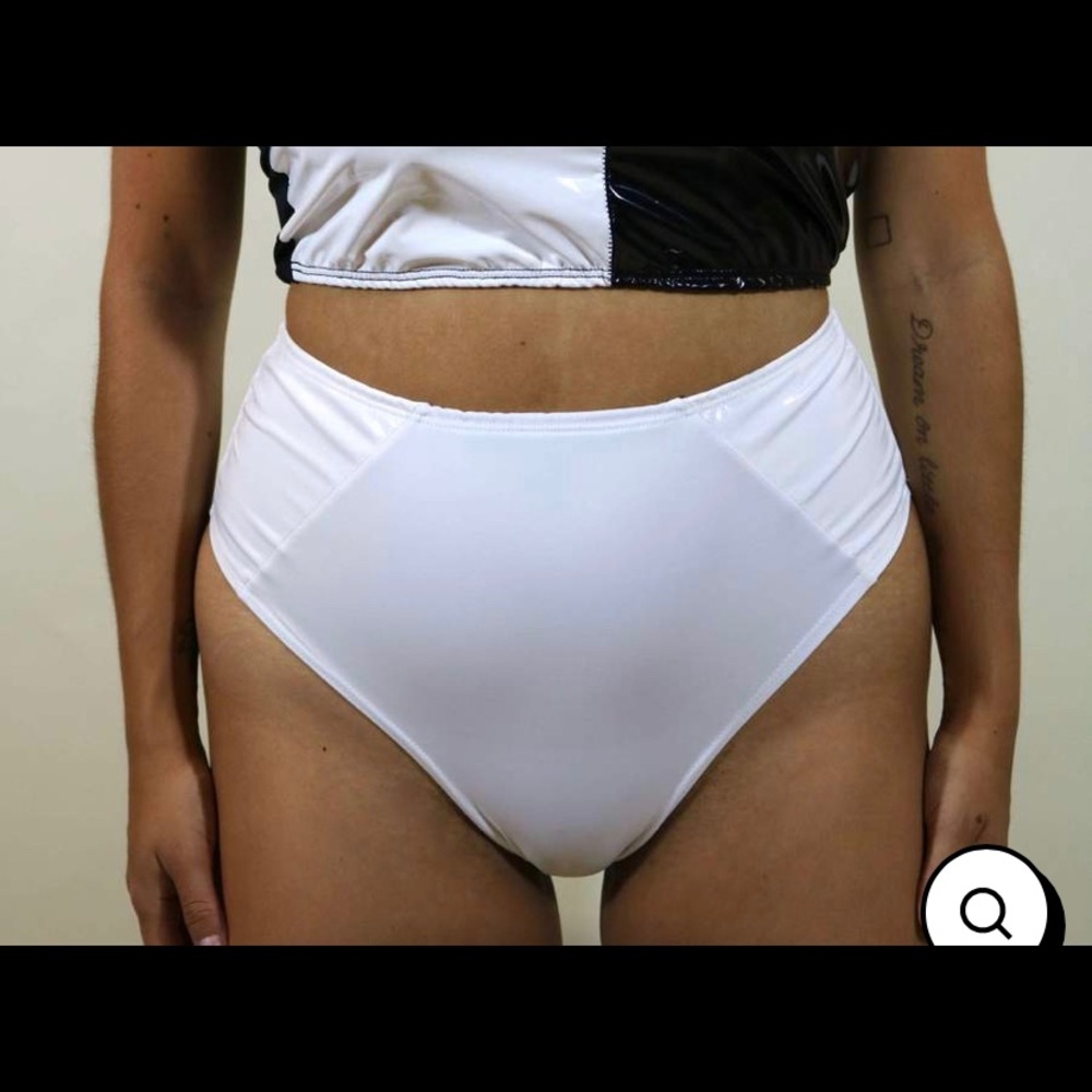 RAVEWITHMIGENTE high waisted white bottoms✨